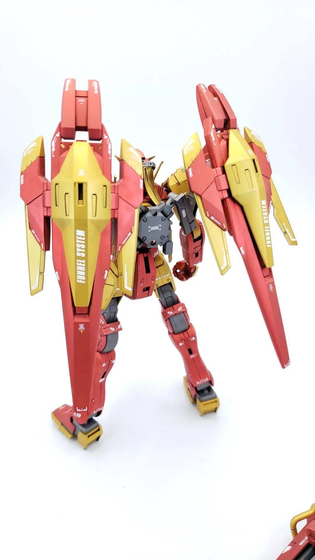 史塔克工业出产的娜德雷高达