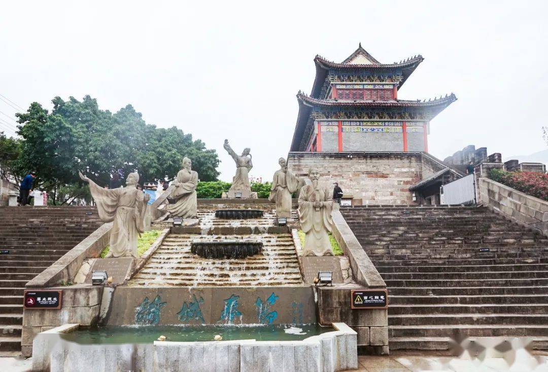 游三峡白帝城上观夔门