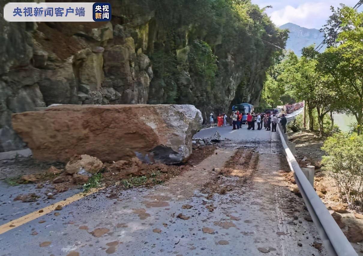 国道g319武隆段发生巨石掉落 交通受影响