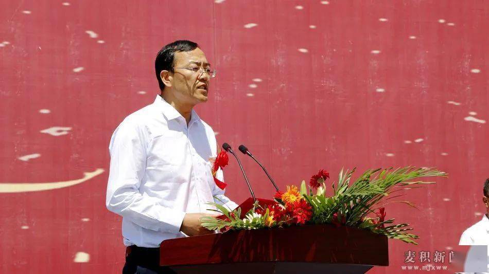 (东旭集团执行副总裁李泉年介绍项目基本情况)李泉年表示,东旭集团将