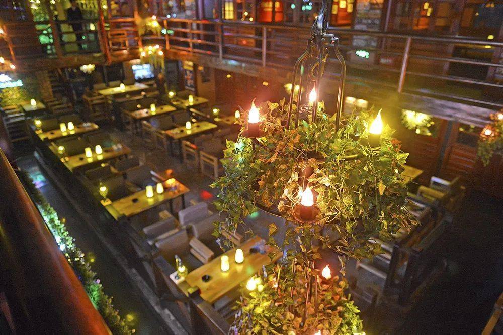 299元放肆喝春城酒鬼割舍不下的回忆酒馆称霸昆明酒吧界十九年无敌手