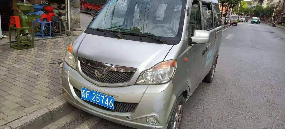 2021年06月20日地点:交通路车牌号:贵f25746更多内容请关注"云上毕节"