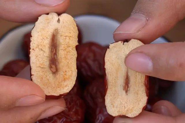 市场上"硫磺枣"怎么辨别?认准这4个地方,硫磺枣马上现原形