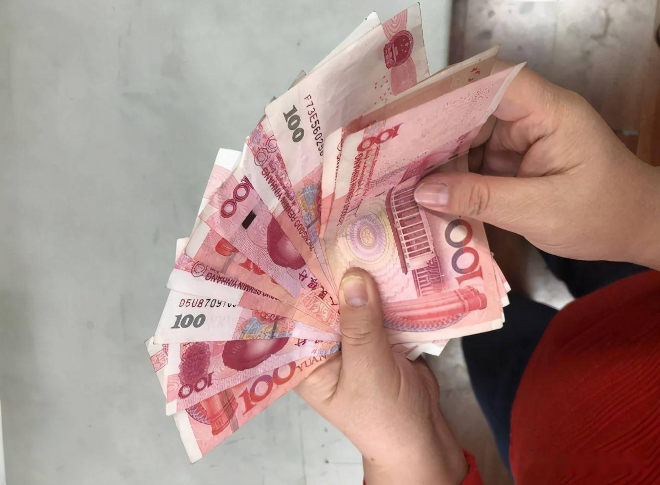 你的存款有多少 50万元存银行一年赚多少利息 银行员工给予答案 理财