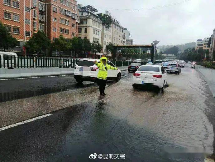 云南省气象台2021年6月23日10时40分将暴雨蓝色预警升级为暴雨黄色