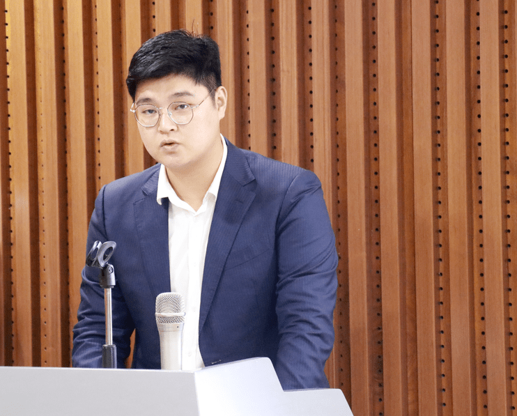 赵博闻汇报第八届社科研会工作在共青团清华大学社会科学学院研究生总