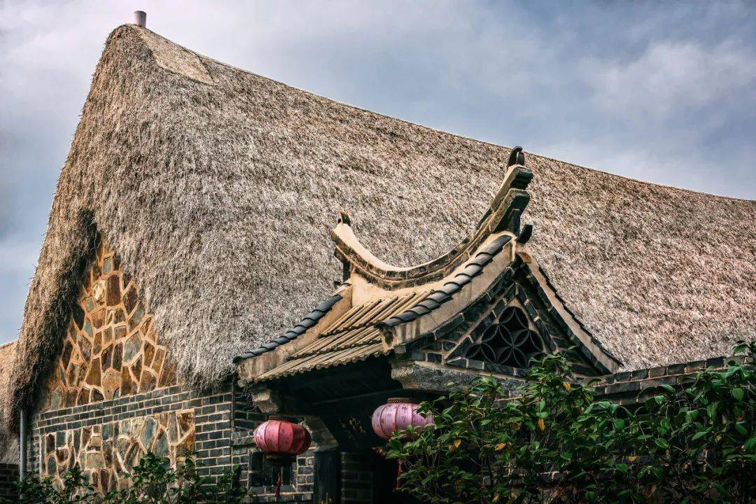 中国有座海滨小城比青岛人少安逸海鲜论盆吃想立马去小住几天