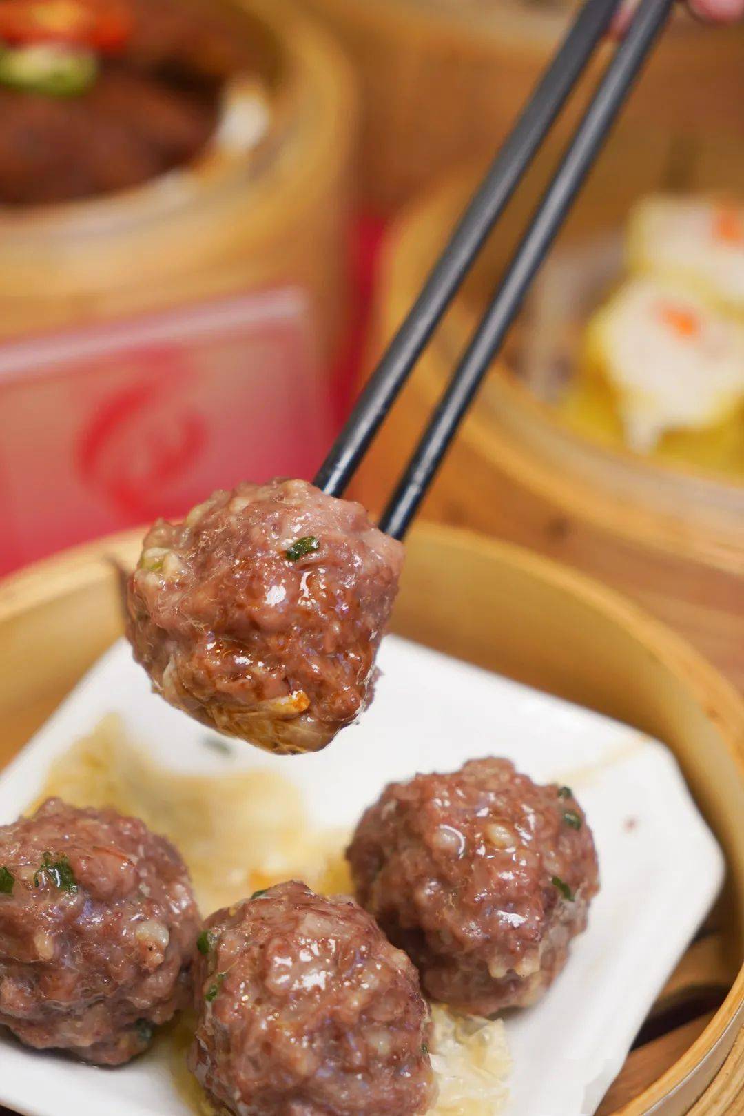 贼大一只牛肉丸,陈皮牛肉丸稍含汁液,鲜美而香.