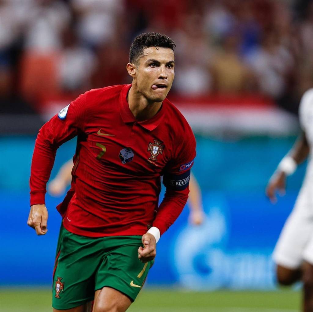 欧洲杯葡萄牙对法国上半场 cda5cd864d04464d8e69dcb7b997c19e.jpeg