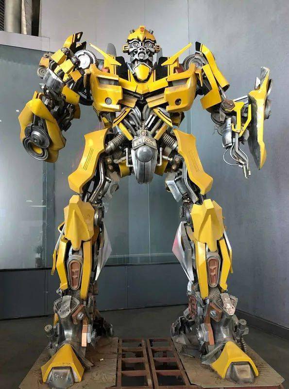 这尊"大黄蜂模型",为国内做工相当精良的巨型变形金刚模型之一