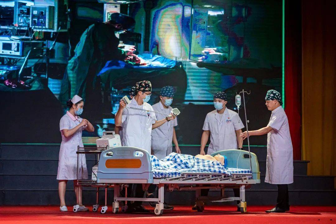 本次晋江市第二医院(安海医院)医护团队表演的原创情景舞台剧《心·灯