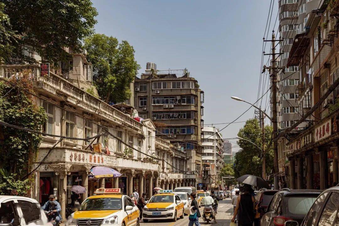 紧邻胭脂路,后补街,民主路,小东门,全长1400米