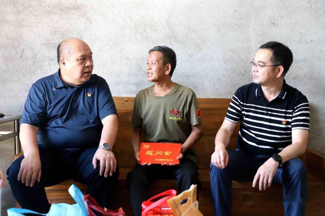 柳州市委常委,统战部部长向军到融水走访慰问老党员,困难党员和因公