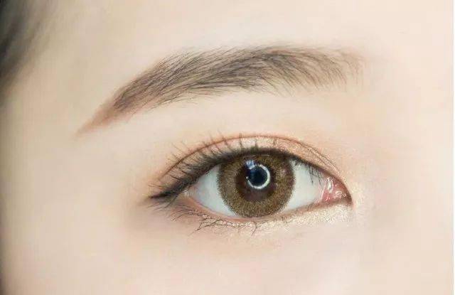 天生的减龄神器 这类眼睛不适合过于明显的外眼线 圆眼睛的宝宝在画