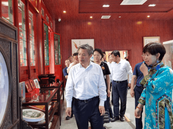 董晓宇同志参观河北省首届绿化博览会承德园展区