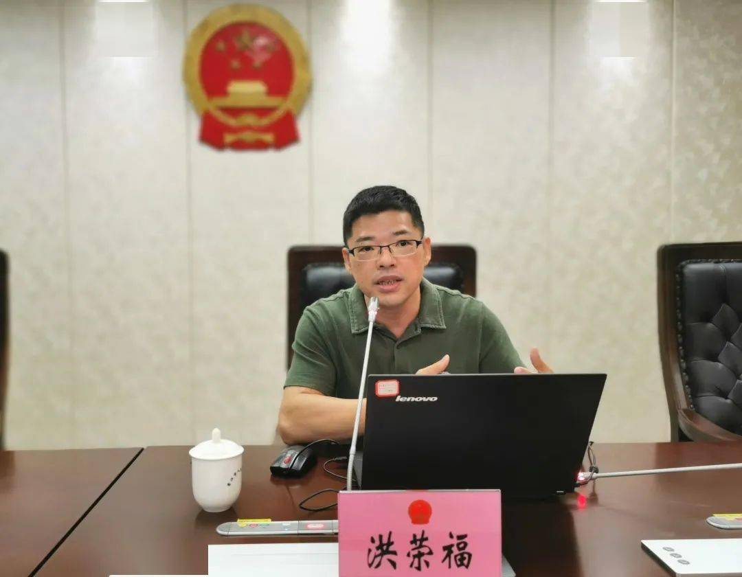 市人大常委会领导林仁达,郭鸿荣,曾献礼,王清龙参加讲座.