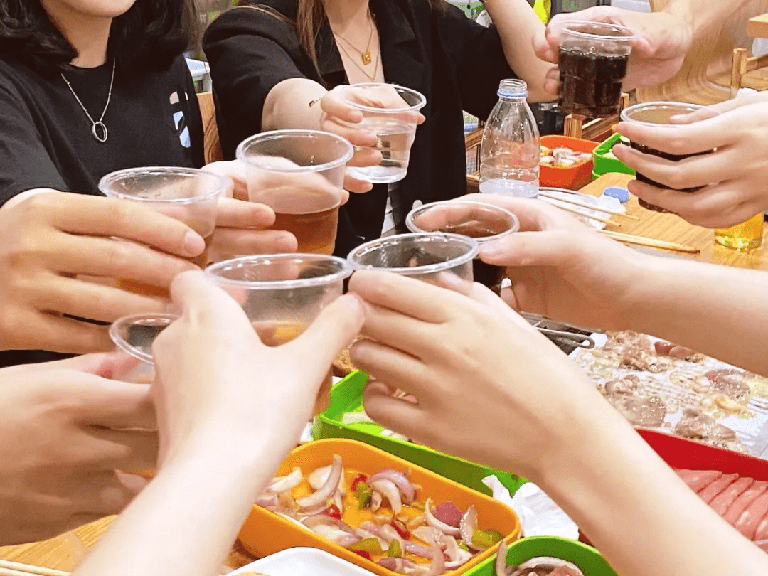 凤凰花开的路口吃完散伙饭再走夏日毕业三部曲