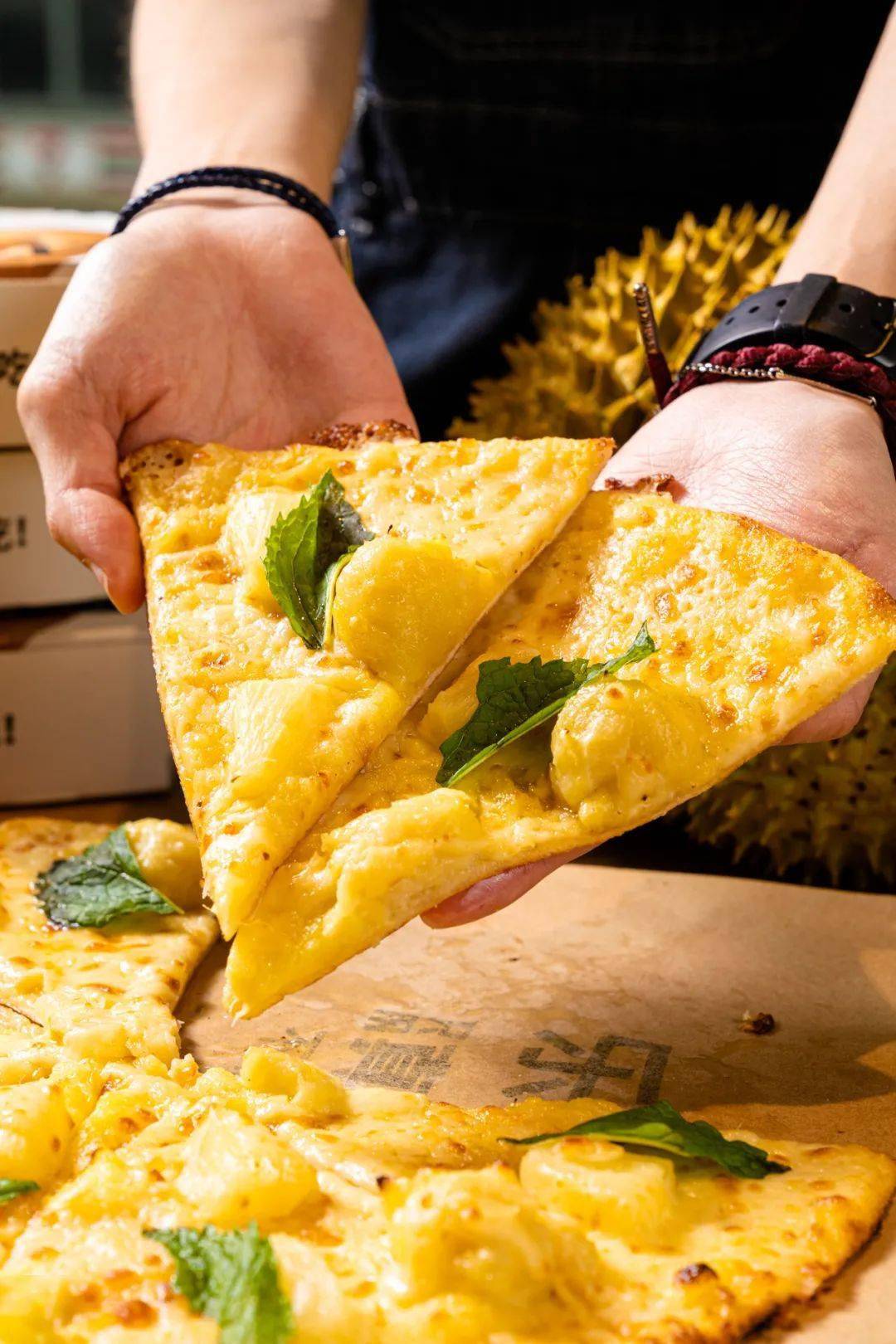 虽说有很多限定小吃,但还得要乐凯撒的"元老"镇场——爆果肉金枕榴莲