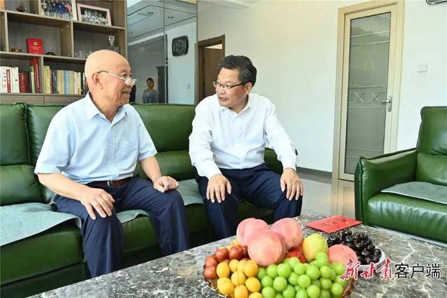 任振鹤“七一”前夕在天水看望慰问老党员_工作