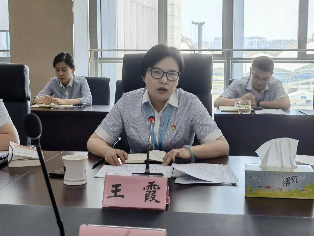 市行政审批局党组副书记,副局长王霞分享了自己近一段时间党史学习中