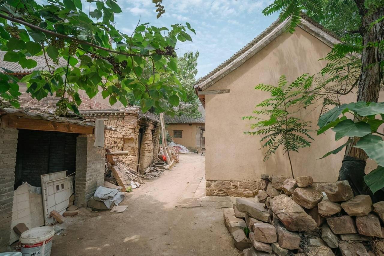 河南这个古村落还有城墙,护城河也很漂亮