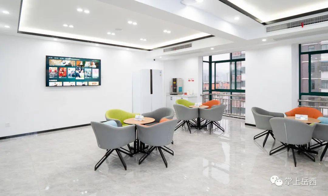 为了让他们不对看牙医这件事有抵触心理,在这里还专门设有儿童诊疗室