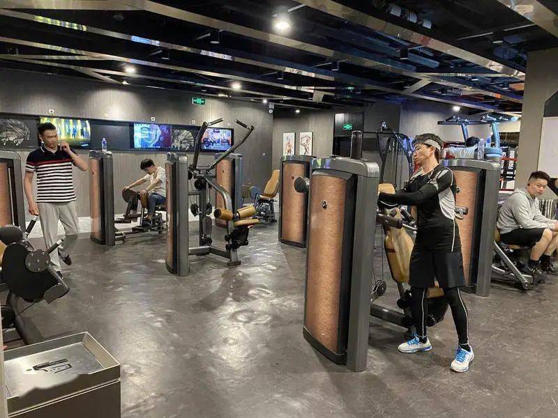 白天996深夜健身房大厂年轻人的昼与夜