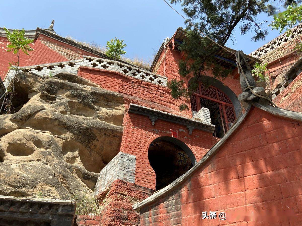 佳县云岩寺建在云朵般岩石上的寺院