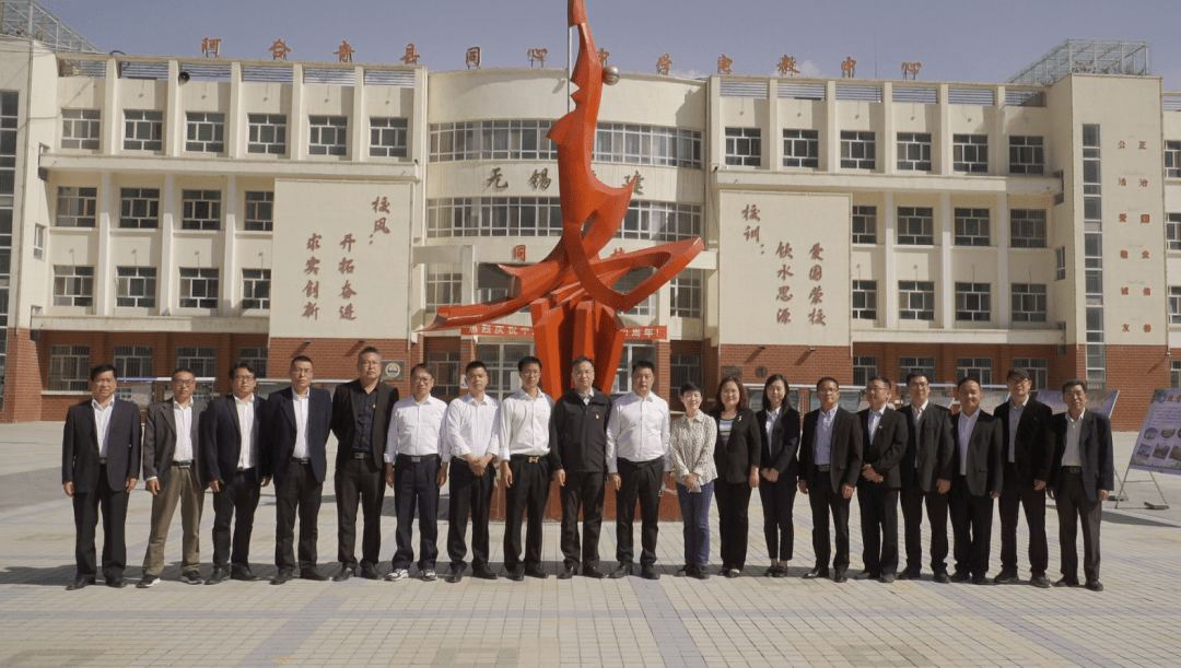 慰问团一行实地走访了阿合奇县同心中学和援疆教师公寓了解这里15名