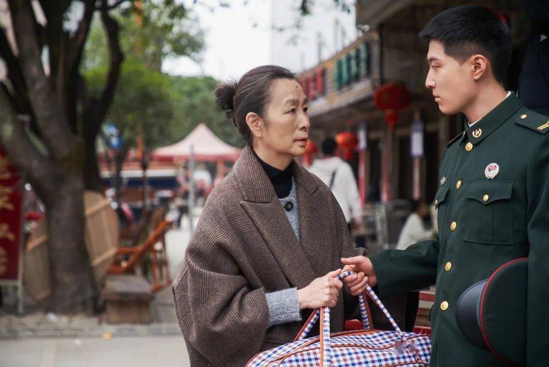 我们的新时代之排爆精英致敬排爆英雄再现新时代英雄成长之路