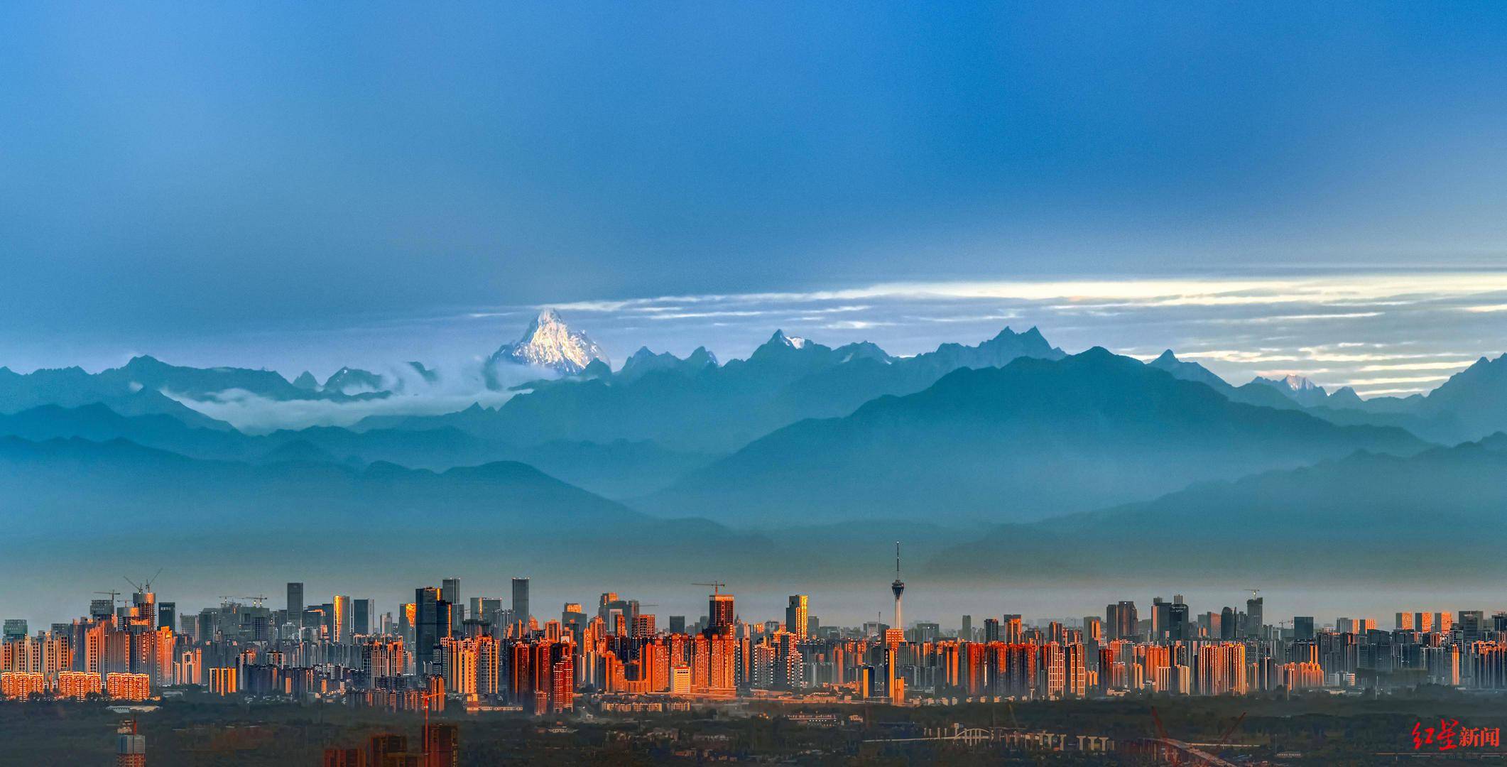 成都看雪山全景图图片