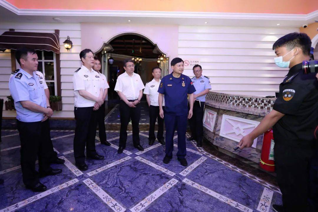 安阳市副市长,公安局长欧阳报军带队开展消防安全夜查