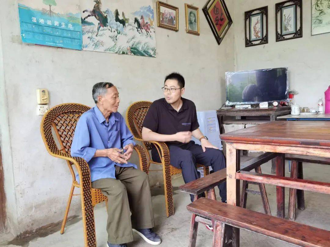 长宁县副县长县公安局党委书记局长兰毅走访慰问因公牺牲民警家属及