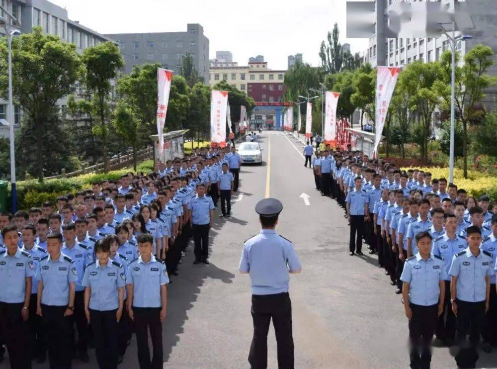 青春警院 --【升旗仪式】青海警官职业学院举行2021届毕业生升旗仪式!