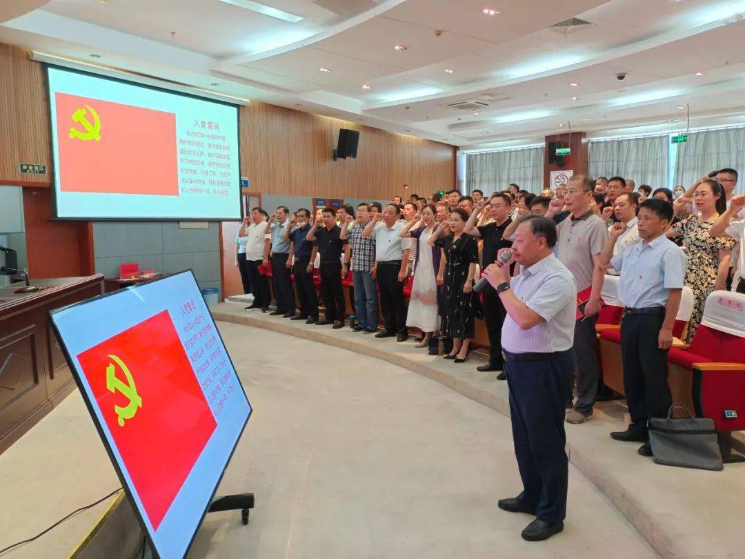 市卫健委开展七一专题党课