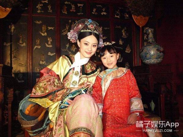 还记得《甄嬛传》里的胧月公主吗?16岁了长这样!