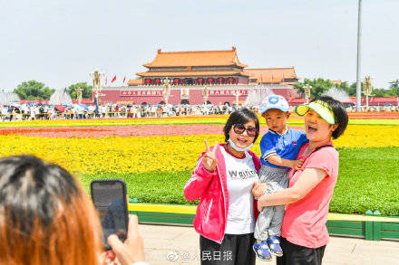 降旗|天安门广场庆祝景观保留至15日