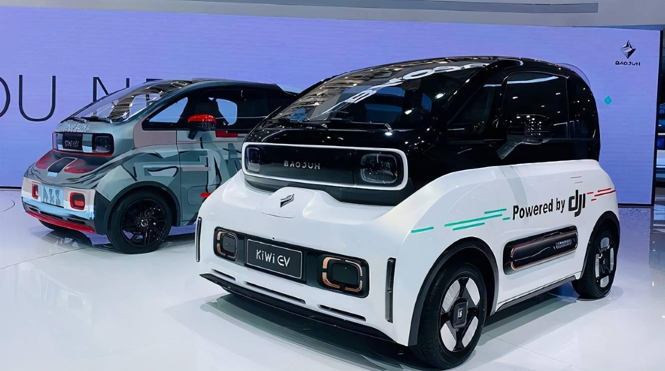 窝里斗新宝骏推e300杠上宏光miniev网友嫌弃后者了