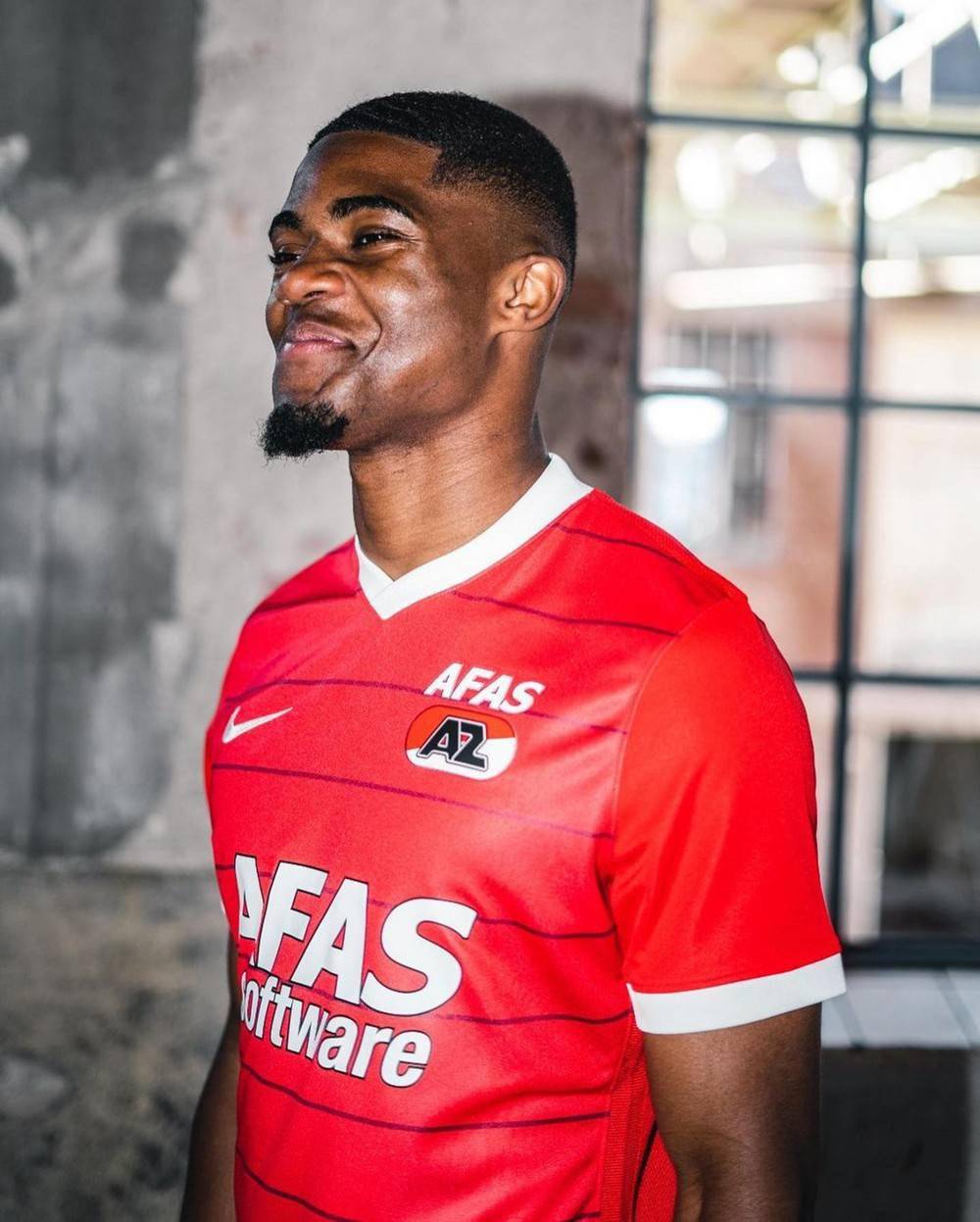 耐克发布阿尔克马尔202122赛季主场球衣