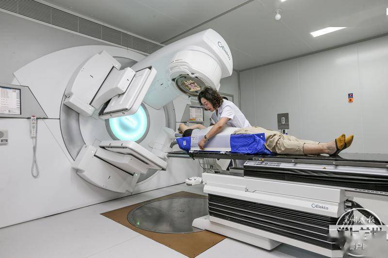 武威重离子中心升级治疗舱年内投入使用治疗肿瘤效率将提高一倍