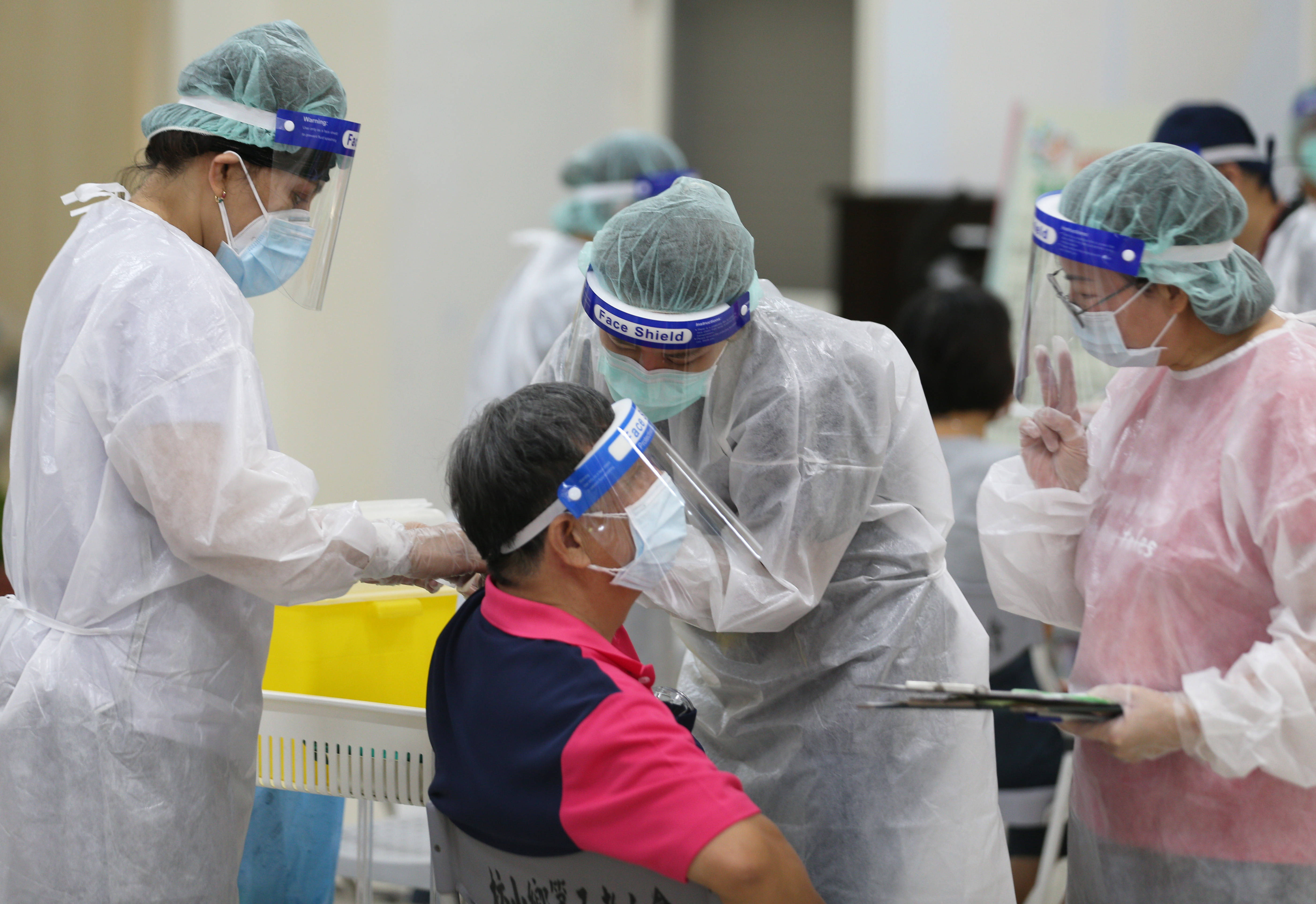 台湾新增76例本土确诊 10例死亡病例 疫情