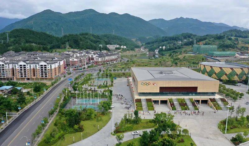 奋斗百年路启航新征程从03到16道真县城日新月异