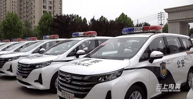 内黄派出所所长来领取新警车啦