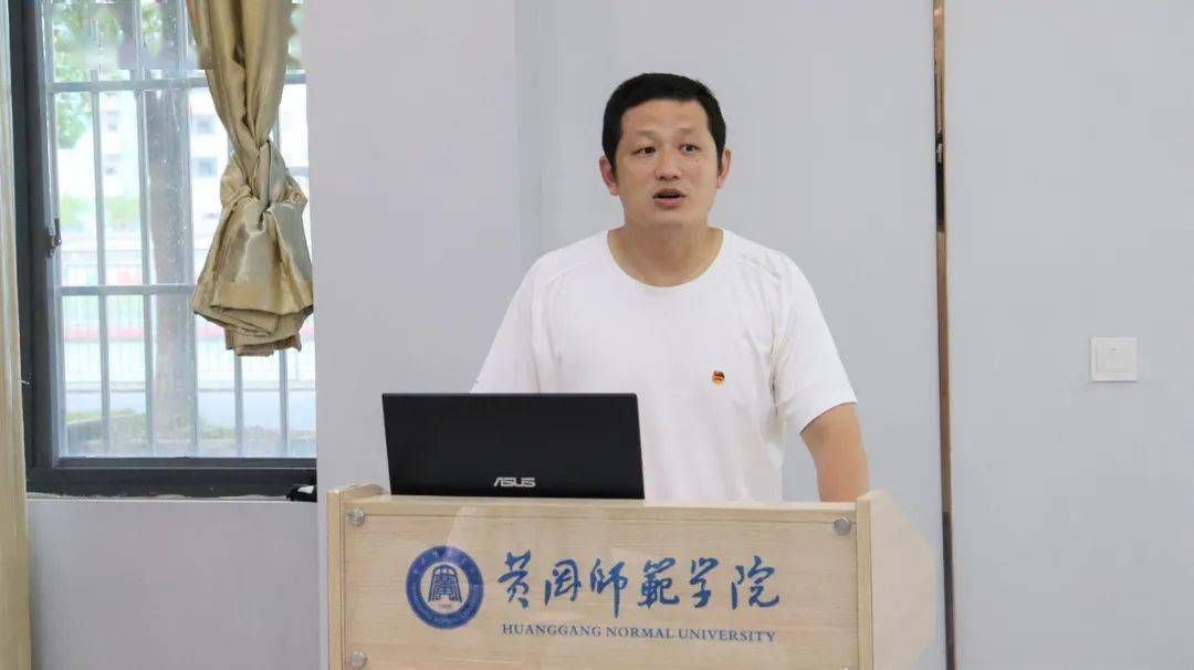 第一项,第六期青马班班主任徐鑫老师讲话.