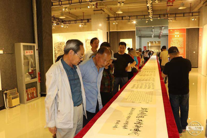 通渭:百人书法家挥毫"百米长卷"_通渭县
