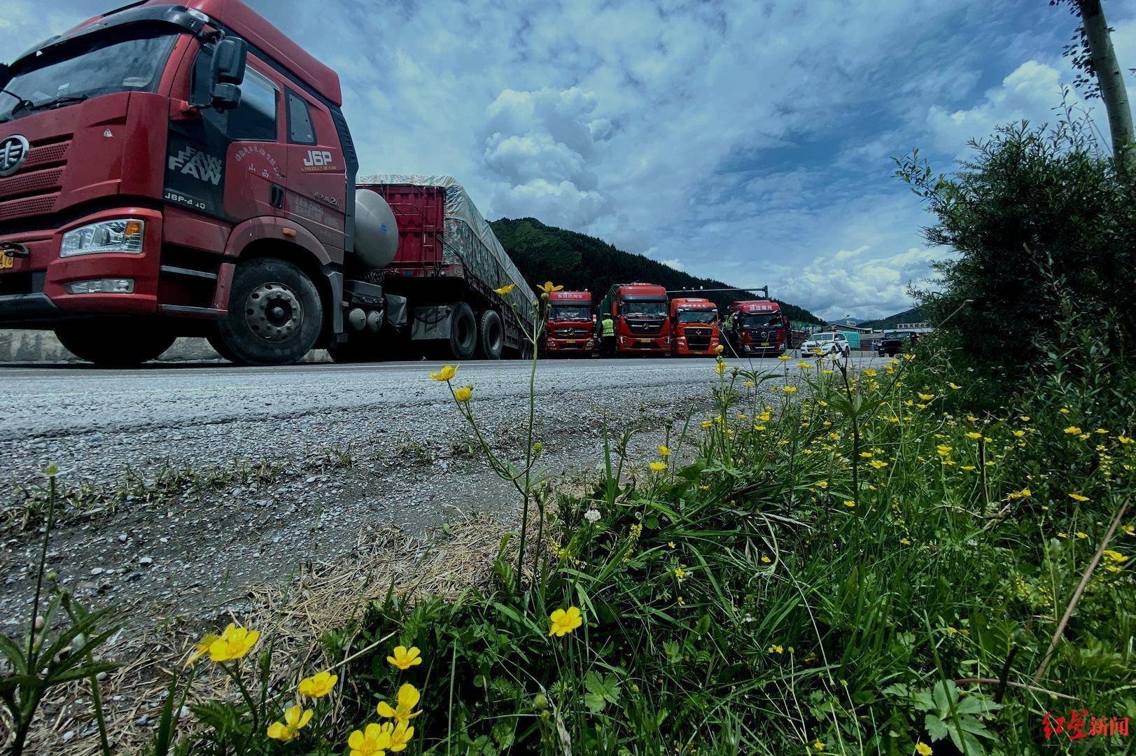 四川松潘在国道旁建"卡车之家"货车司机:这是g213线最温暖的地方