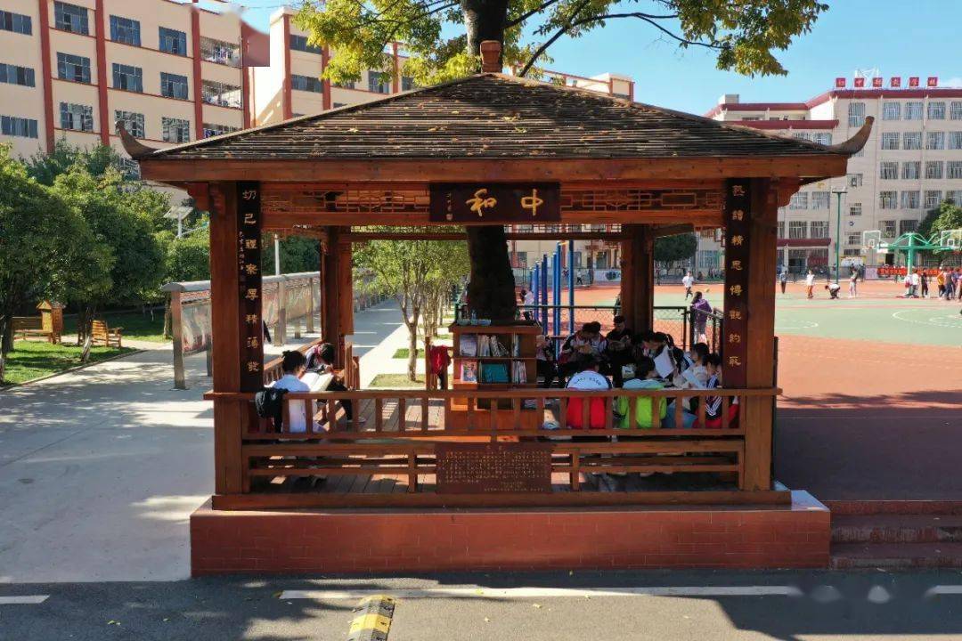 高清航拍宣威市民族中学