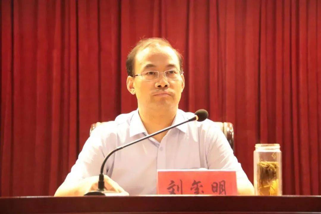 市医保局党组成员贾洪刚进一步重申了"一卡通行"工作