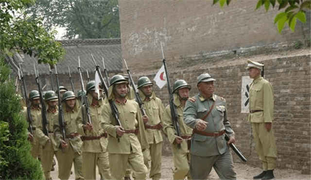 上万日军占领一小县城却仿佛进入无人世界只有400条野狗狂吠