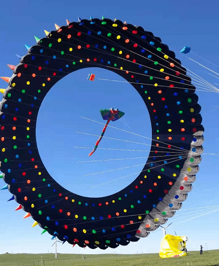 打卡巨型风筝落日欢歌起舞这个周末要起飞